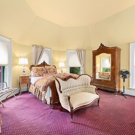 The Gables Wine Country Inn サンタローザ エクステリア 写真