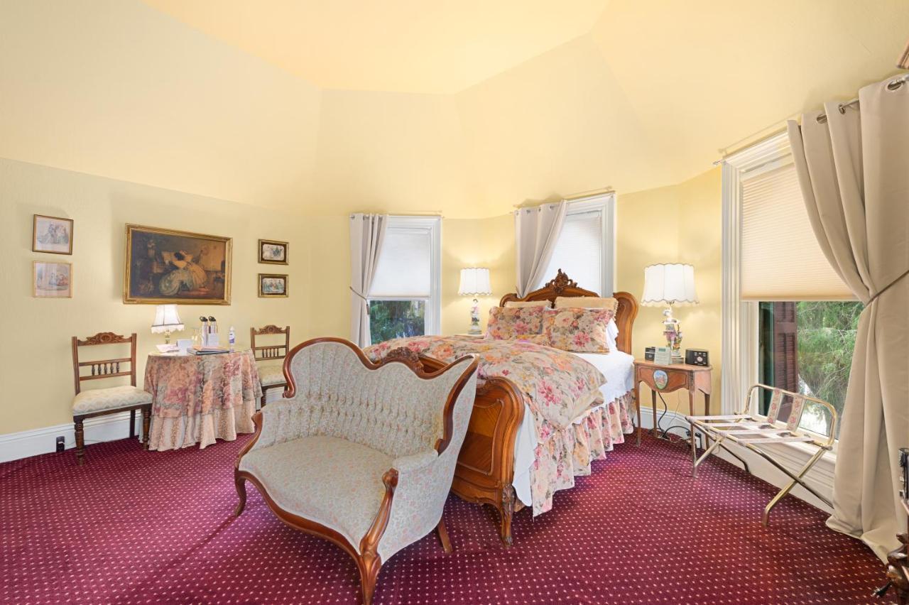 The Gables Wine Country Inn サンタローザ エクステリア 写真