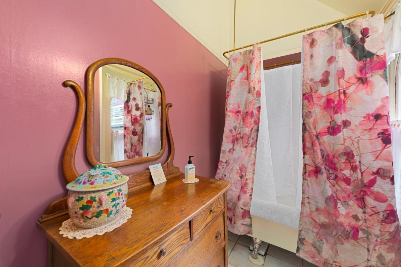 The Gables Wine Country Inn サンタローザ エクステリア 写真