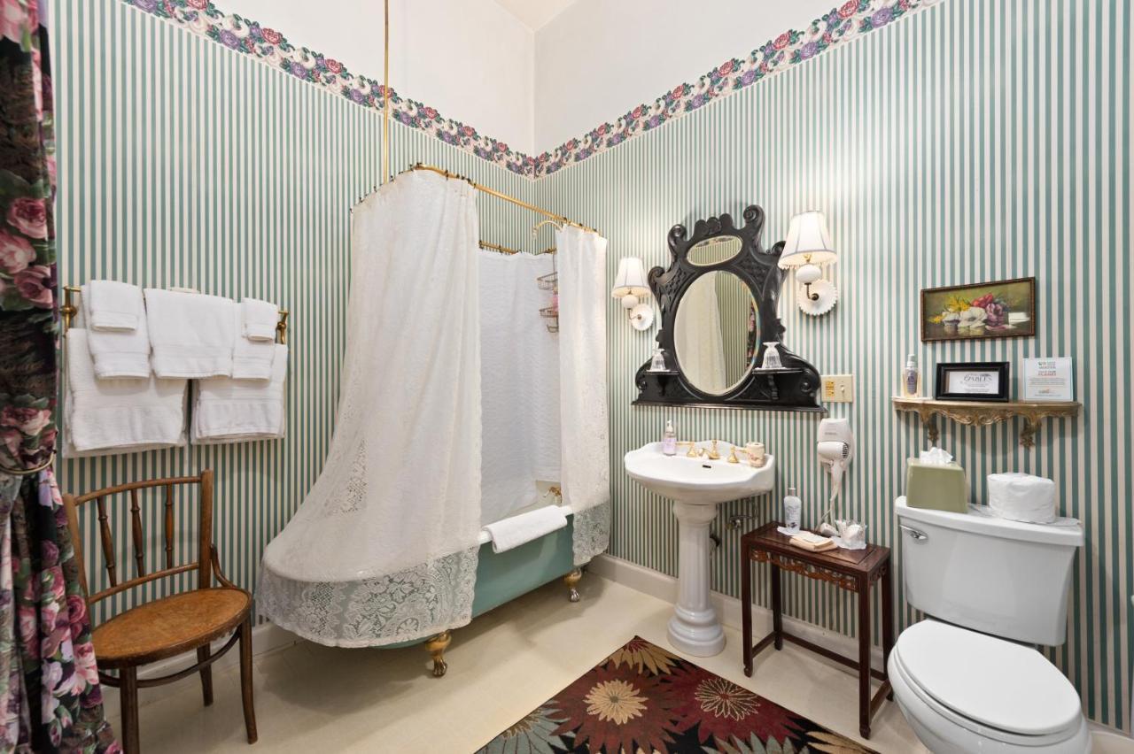 The Gables Wine Country Inn サンタローザ エクステリア 写真
