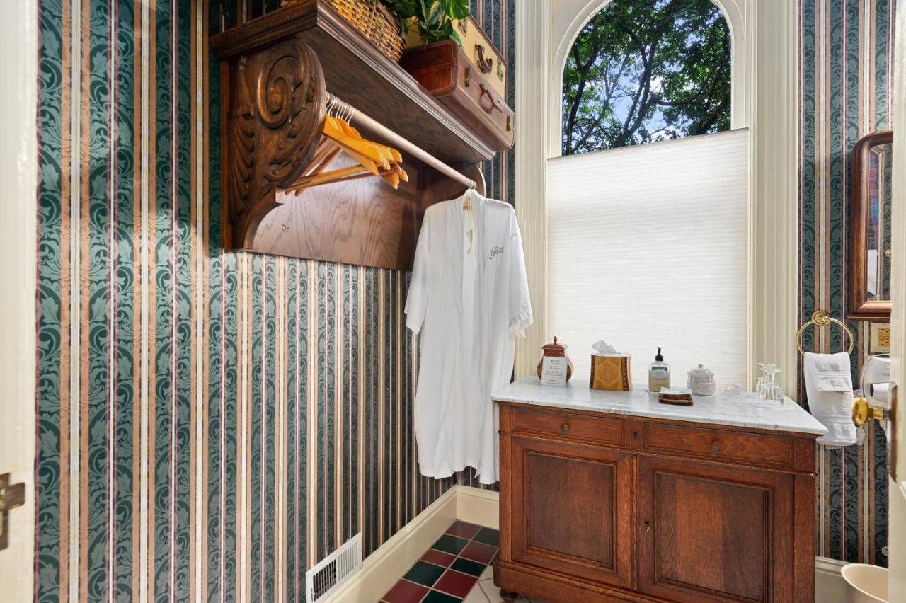 The Gables Wine Country Inn サンタローザ エクステリア 写真