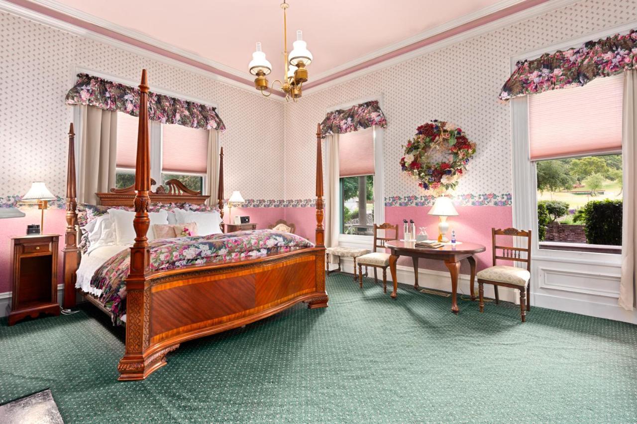 The Gables Wine Country Inn サンタローザ エクステリア 写真