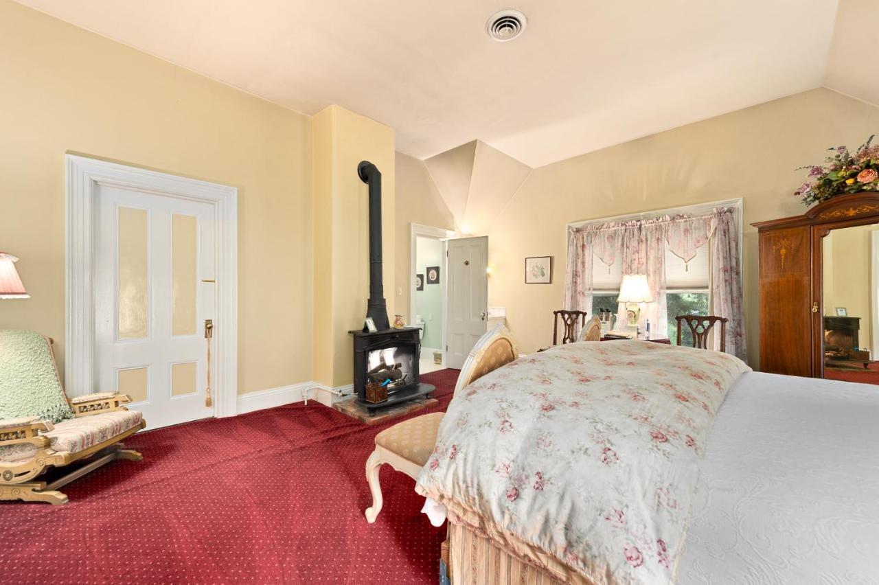 The Gables Wine Country Inn サンタローザ エクステリア 写真