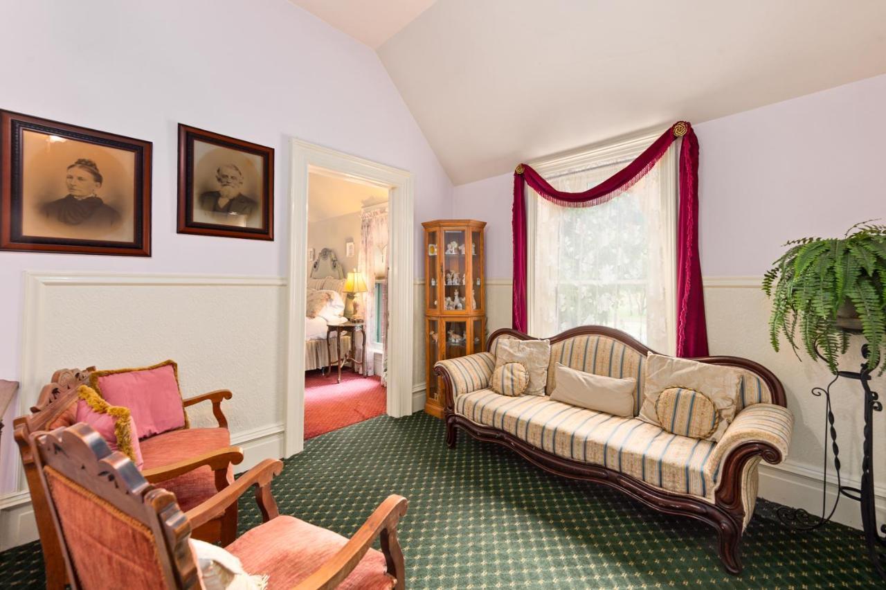 The Gables Wine Country Inn サンタローザ エクステリア 写真
