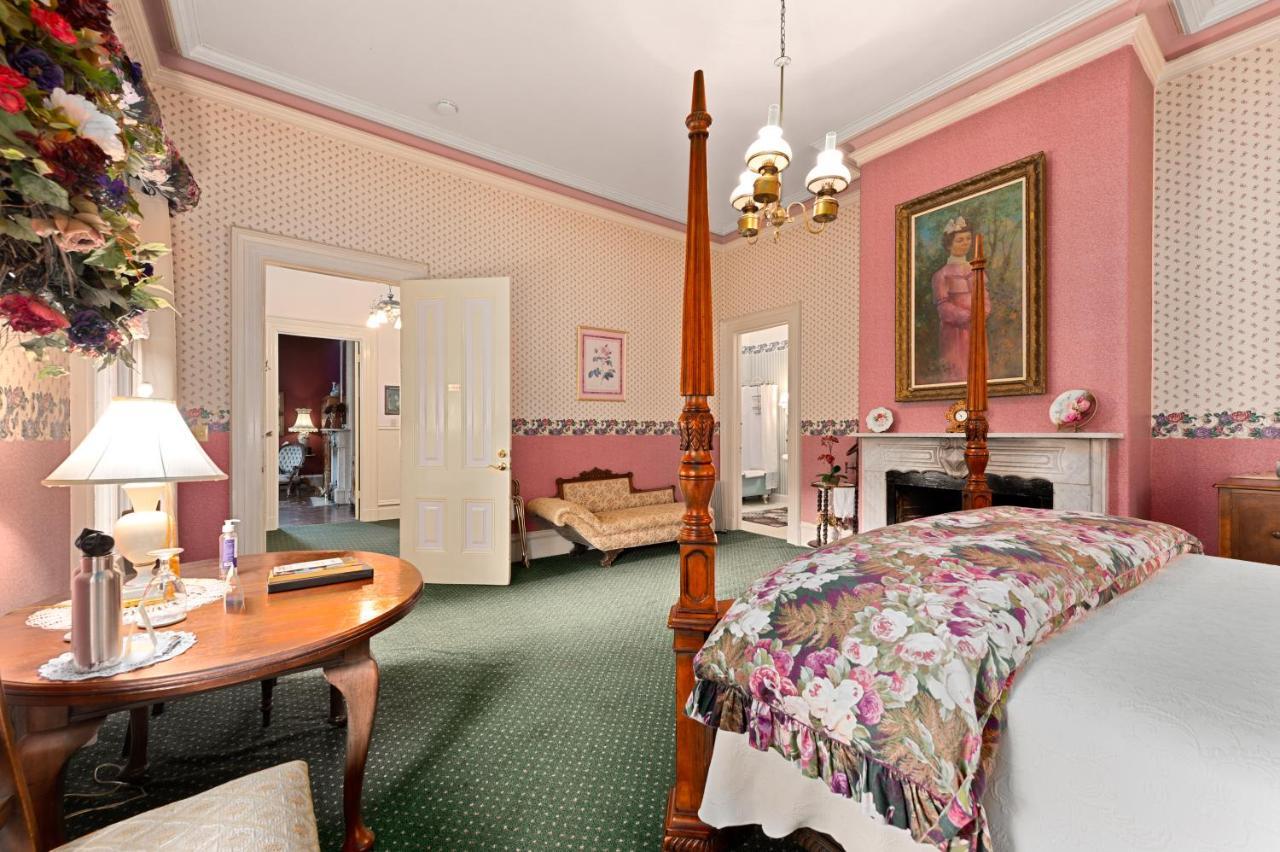 The Gables Wine Country Inn サンタローザ エクステリア 写真