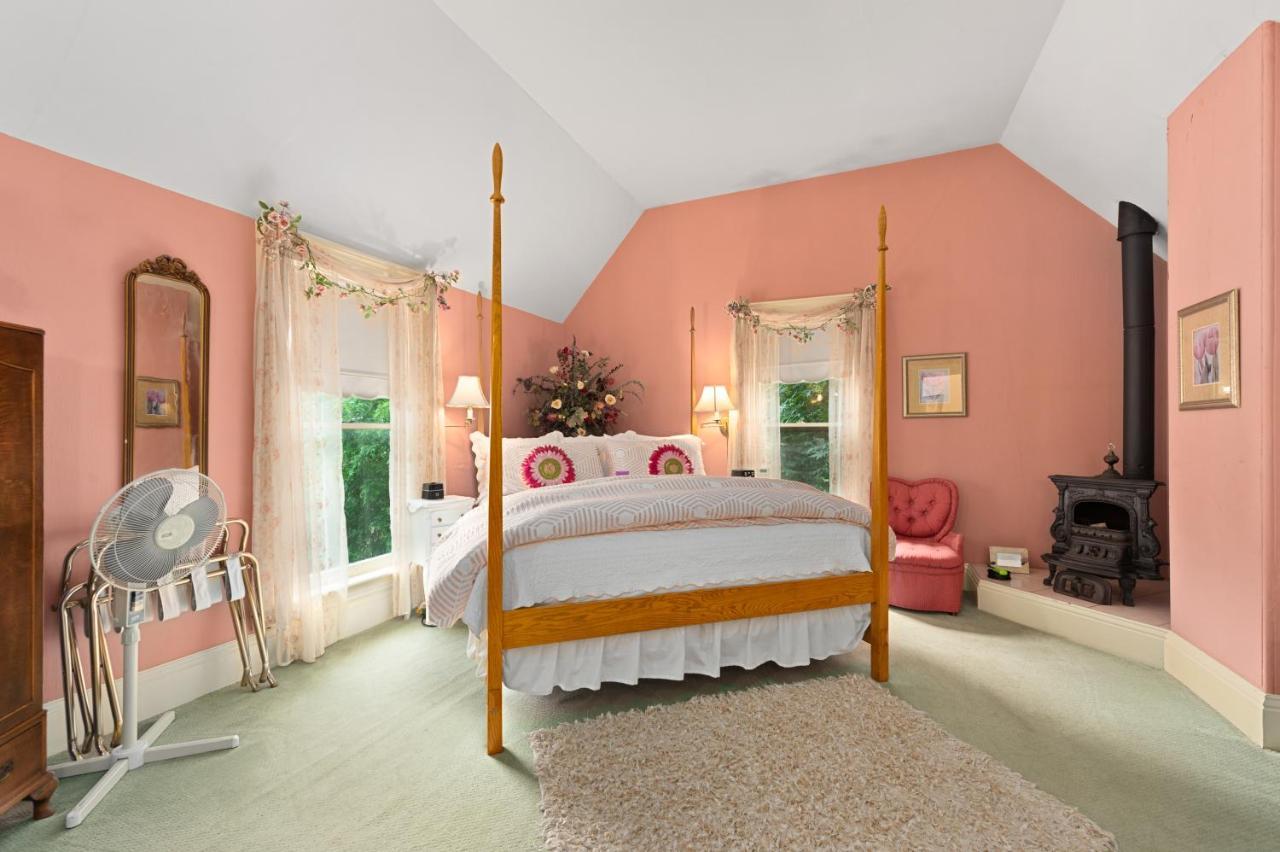 The Gables Wine Country Inn サンタローザ エクステリア 写真